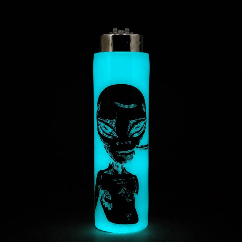 Load image into Gallery viewer, Buy Ubuntu - Smoking Alien Glow Clipper LIGHTER | Slimjim India
